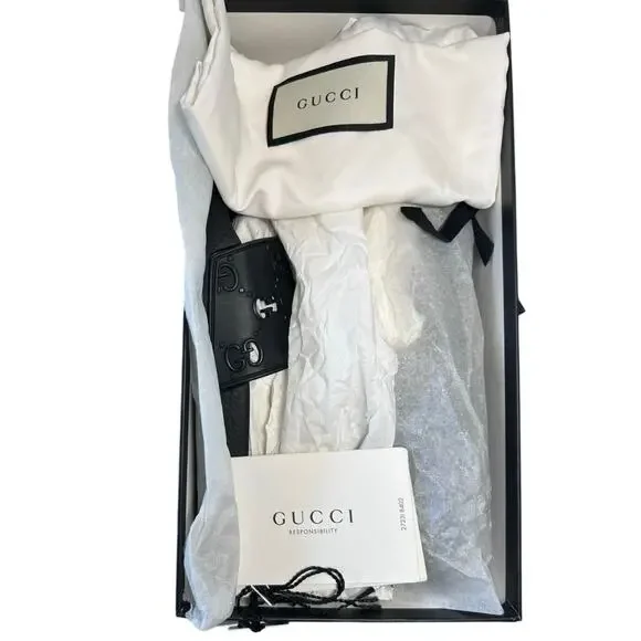 Gucci Pursuit Interlocking GG Logo Rubber Slide Sandals in black. Size 6 - Picture 2 of 9